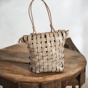 Woven Tote Bag in Beige